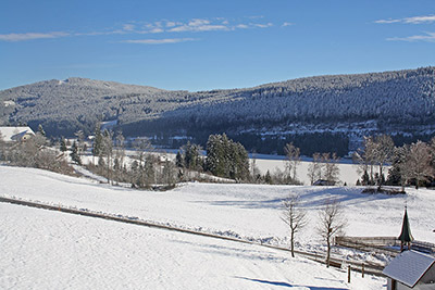 Der Titisee hat sich einen Eispanzer zugelegt